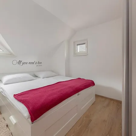 Apartment Cadys